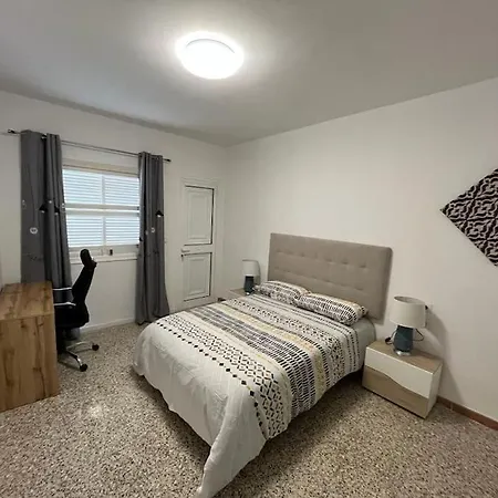 Casa Unifamiliar. Gran Terraza. Vistas. Tele Working بيت للعطل لوس رياليخوس